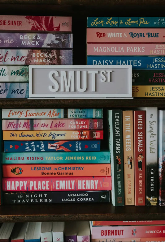 Smut St Bookshelf Sign